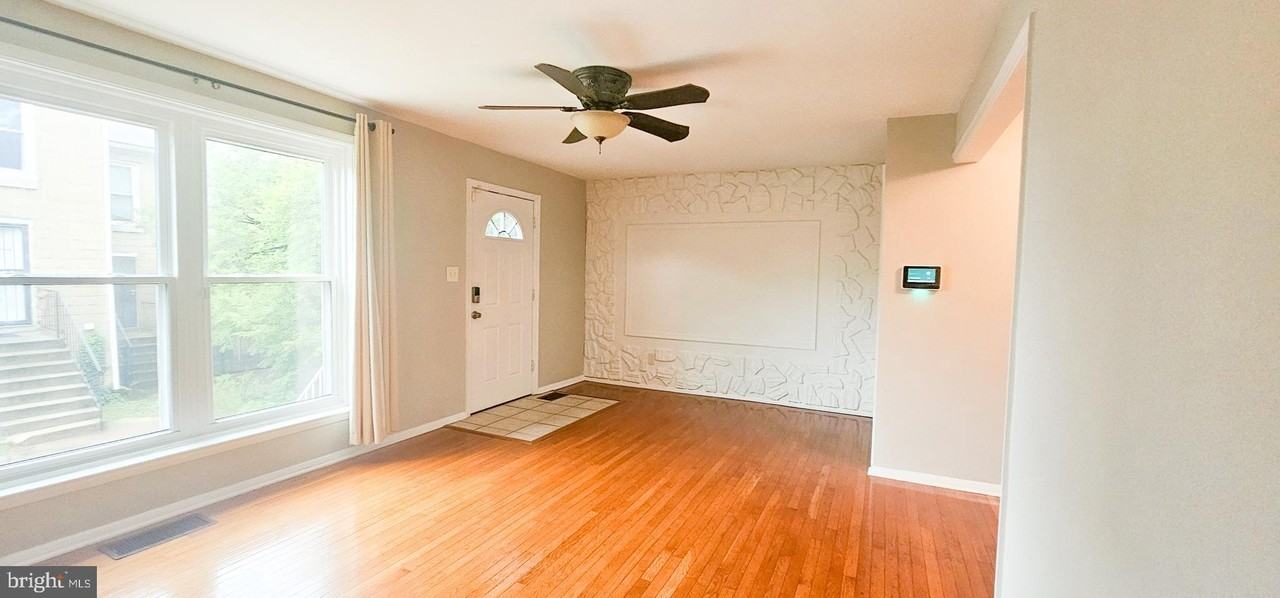 801 Arnold Ct - Photo 3 of 29