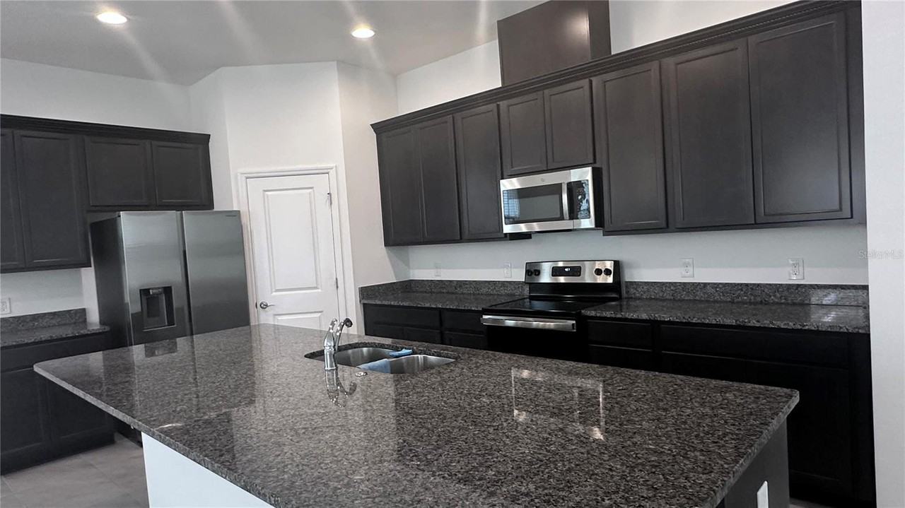 15927 Pantuso Aly - Photo 4 of 20