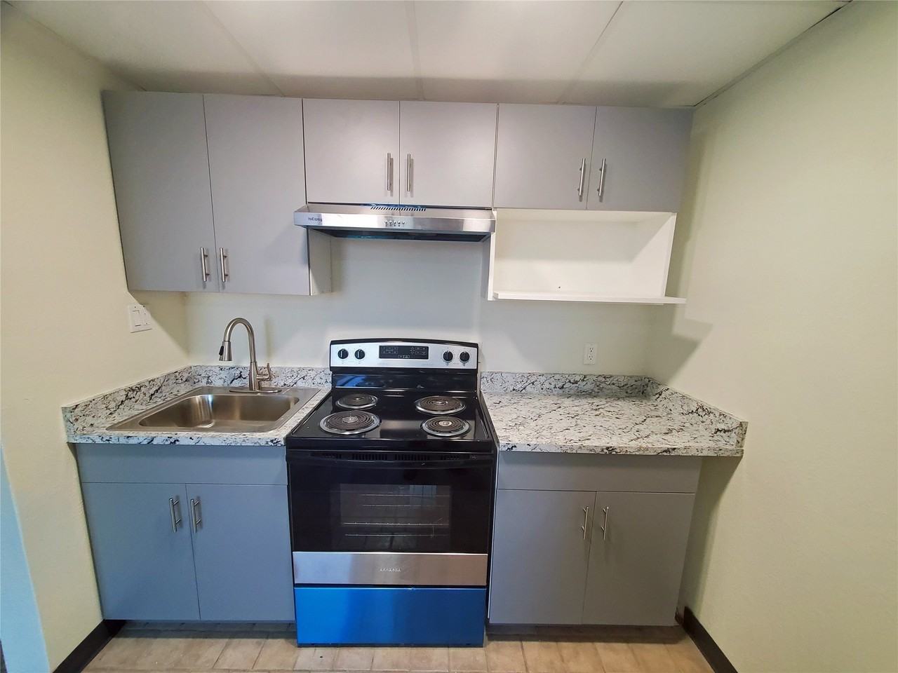 702 N Sam Houston Pkwy E - Photo 2 of 6