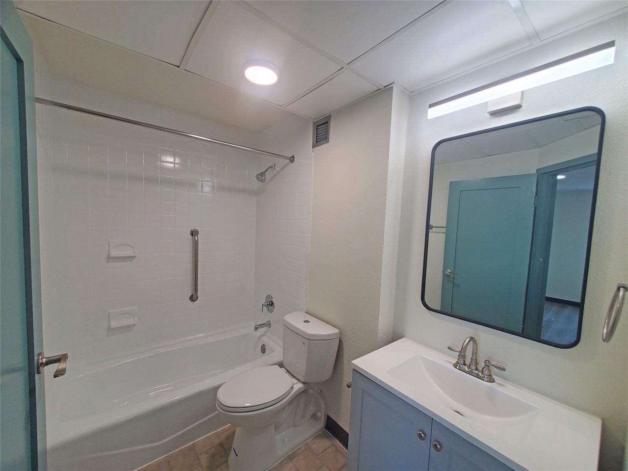 702 N Sam Houston Pkwy E - Photo 5 of 6