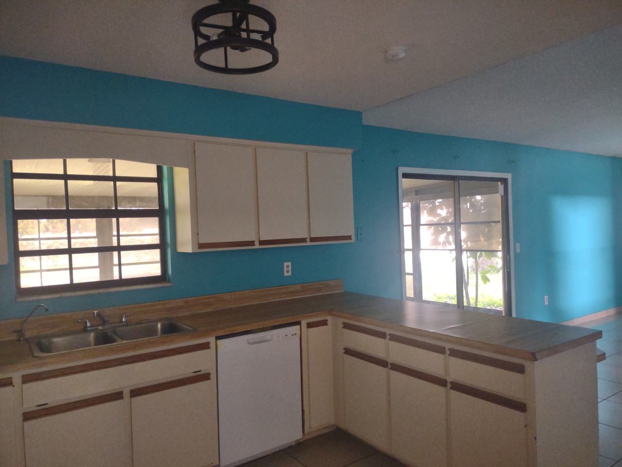 726 John Adams Ln - Photo 3 of 17