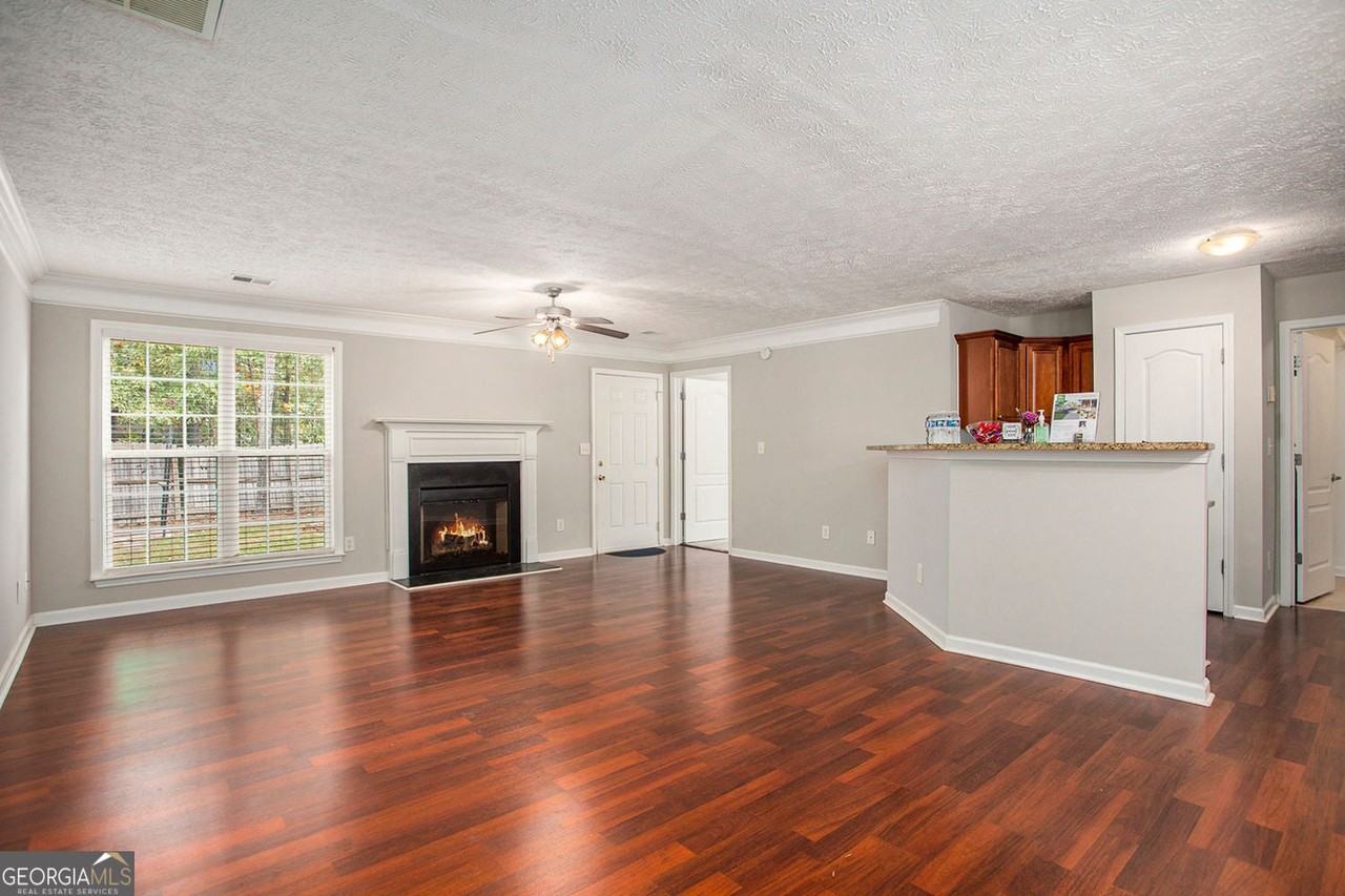 8 Victoria Dr - Photo 5 of 30