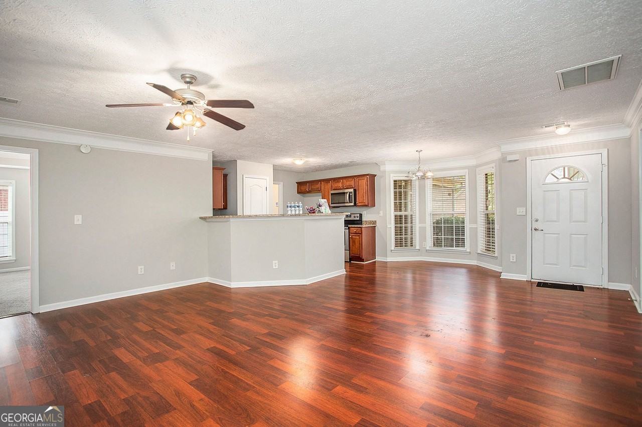 8 Victoria Dr - Photo 7 of 30