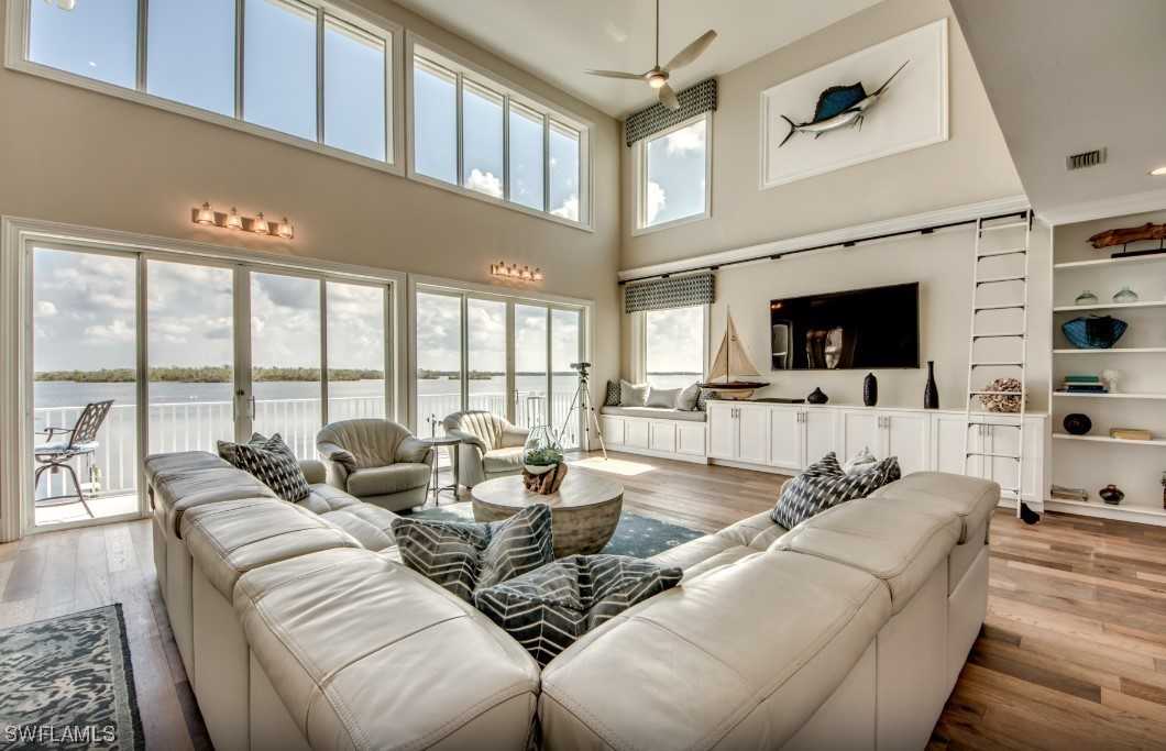 381 Seminole Way - Photo 2 of 15