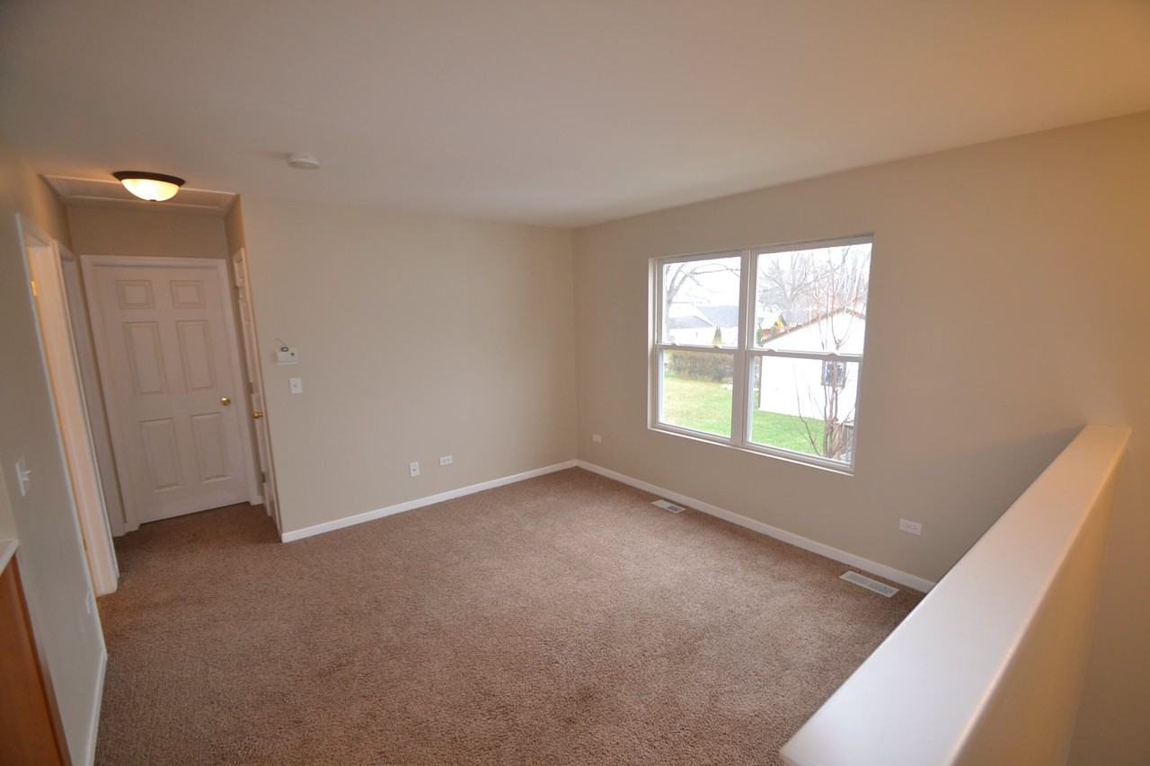 303 Ida Ave - Photo 3 of 10