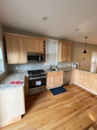 202 Banks St #202 - Photo 3 of 28