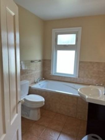 202 Banks St #202 - Photo 7 of 28