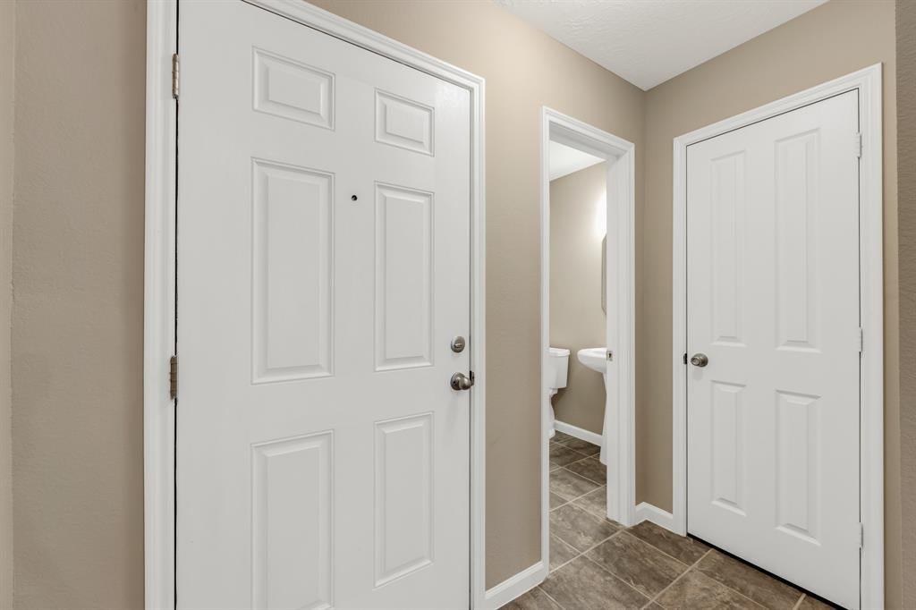 16121 Sweetwater Fields Ln - Photo 3 of 34