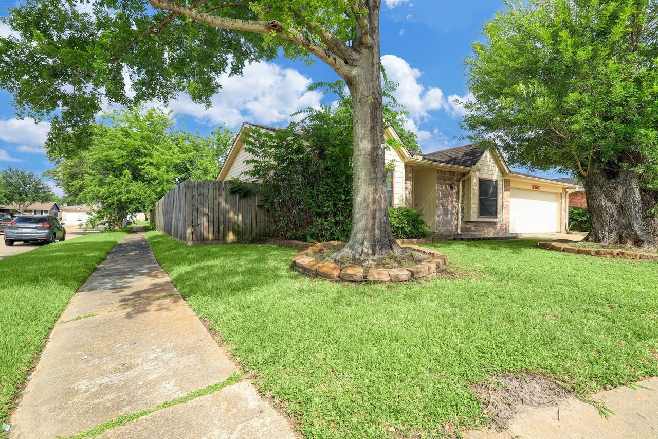 10527 Quail Ridge Ln - Photo 2 of 14