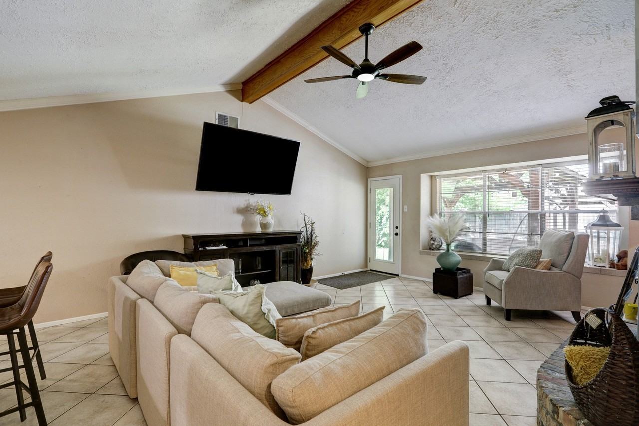 10527 Quail Ridge Ln - Photo 3 of 14