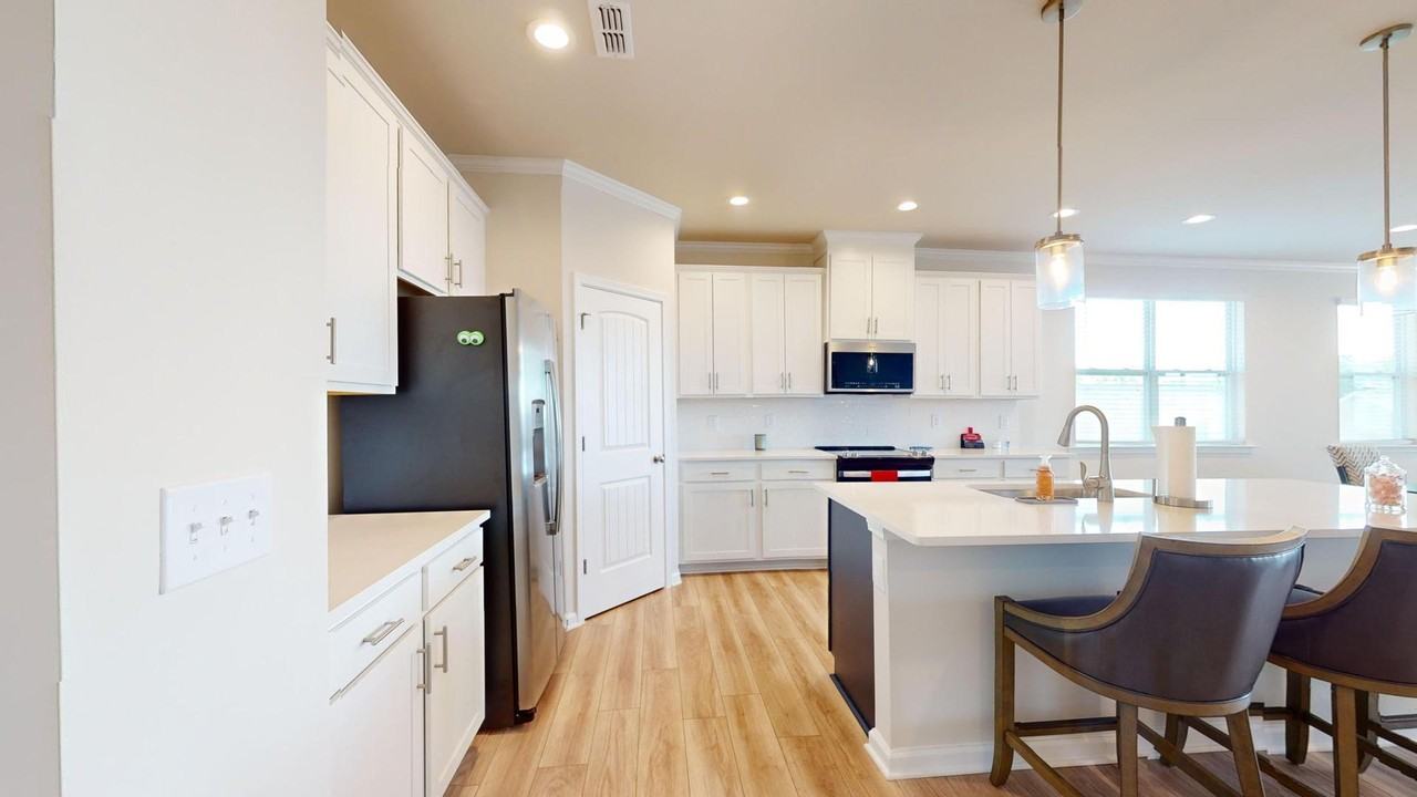 41 Kingsford Ln - Photo 7 of 50