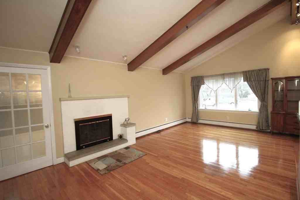 4 Sherwood Ln - Photo 3 of 29