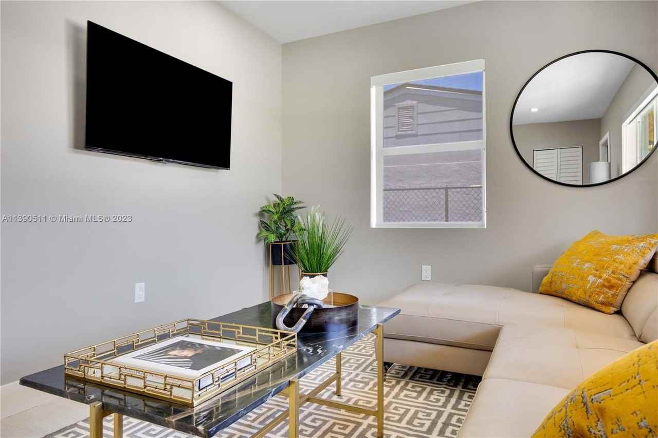 6428 Sw 23rd St - Photo 3 of 35