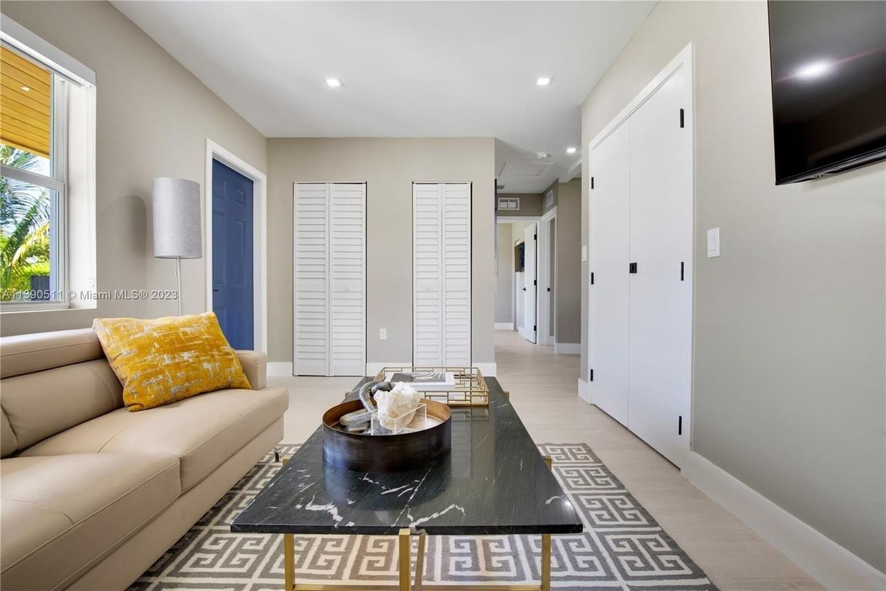 6428 Sw 23rd St - Photo 4 of 35