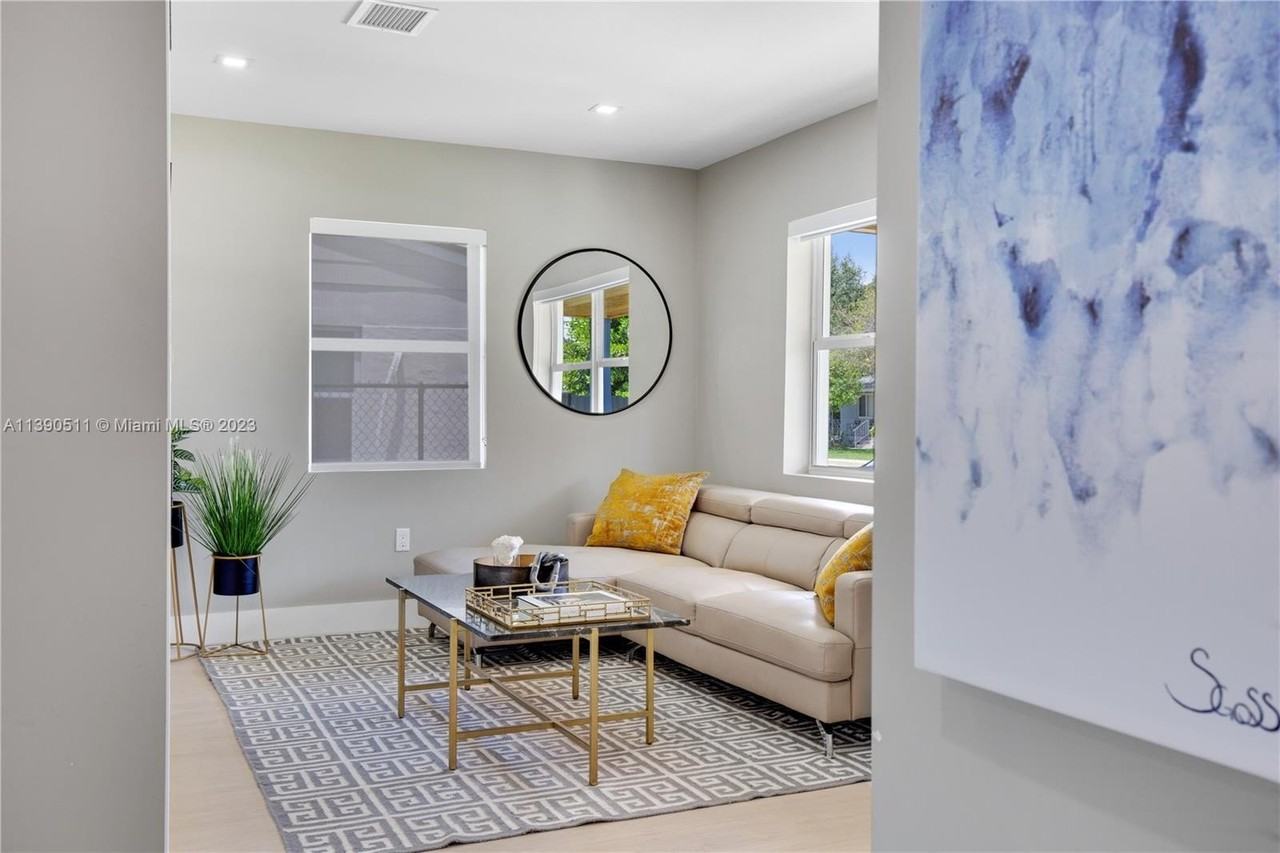 6428 Sw 23rd St - Photo 5 of 35