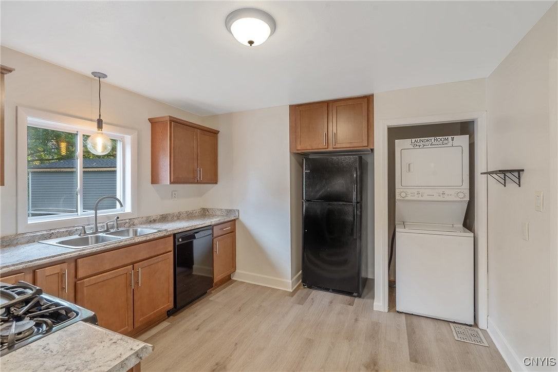 86 Bridge St - Photo 4 of 16