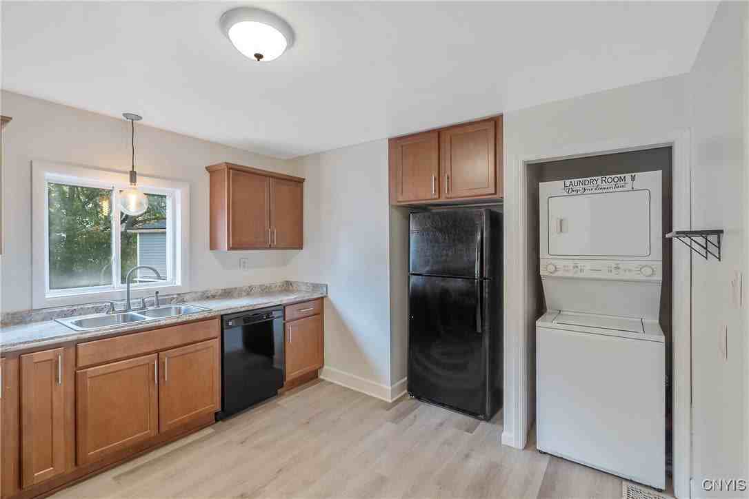 86 Bridge St - Photo 6 of 16