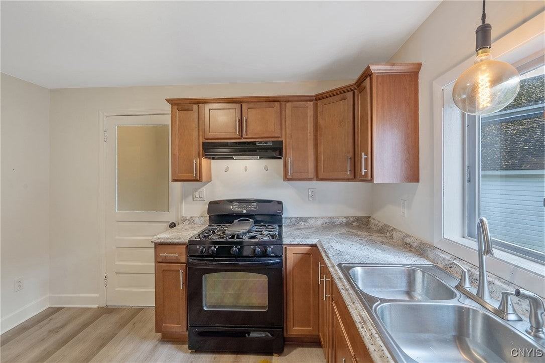 86 Bridge St - Photo 7 of 16