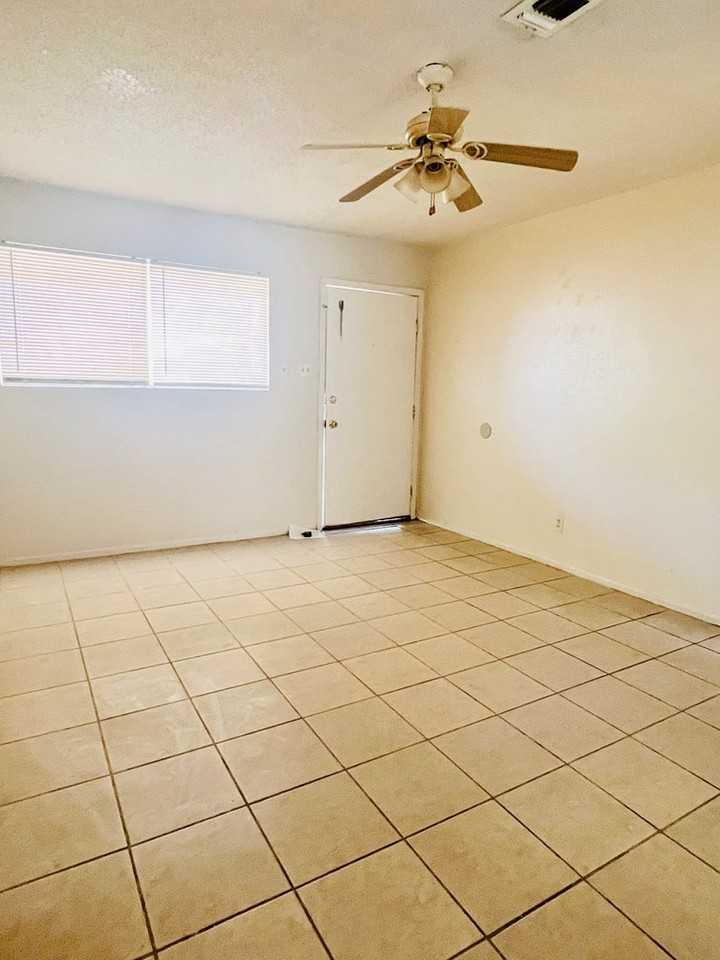 1526 Fulton St - Photo 2 of 11