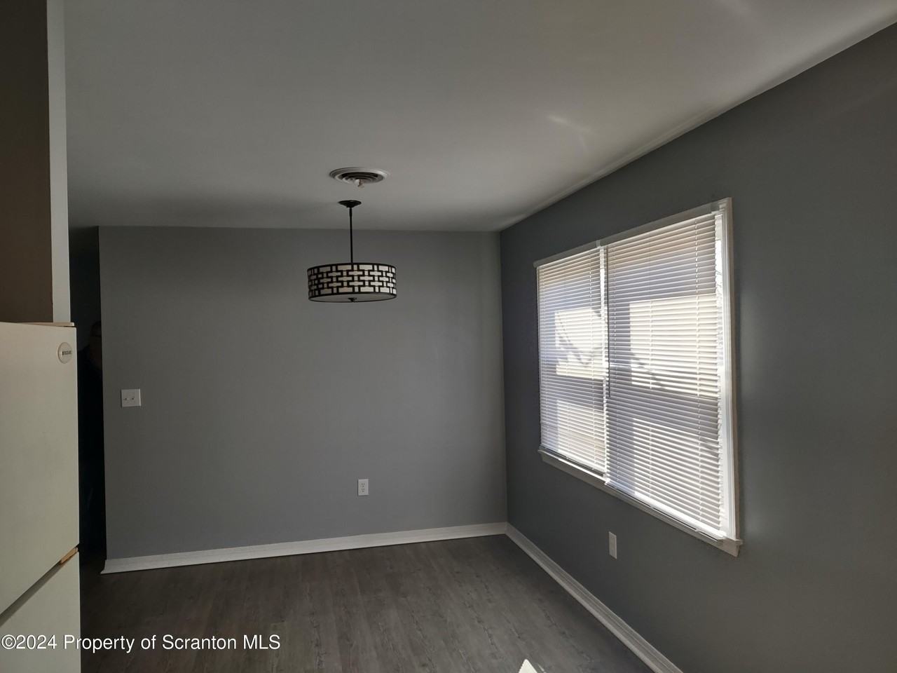 455 Main St - Photo 4 of 11