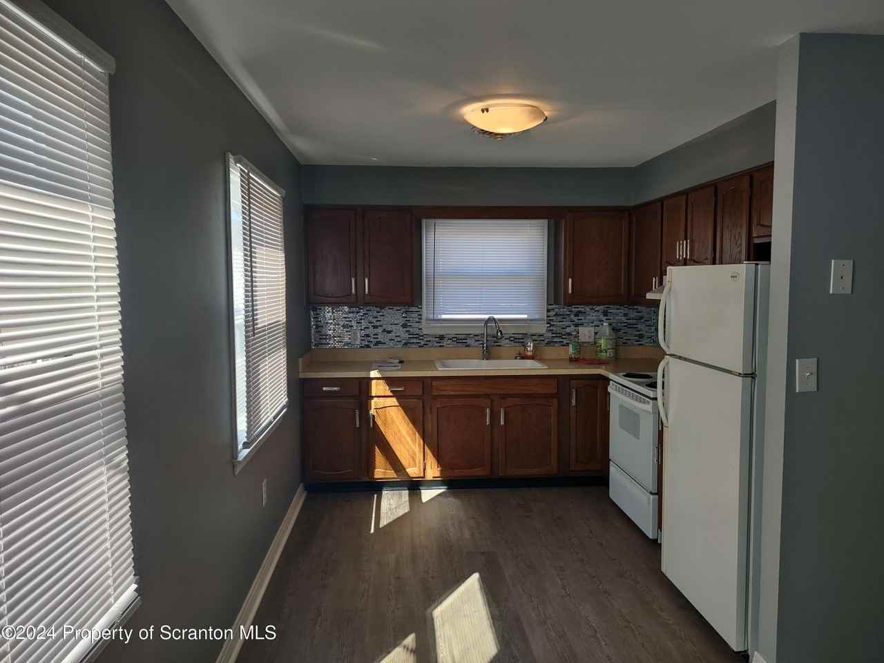 455 Main St - Photo 6 of 11