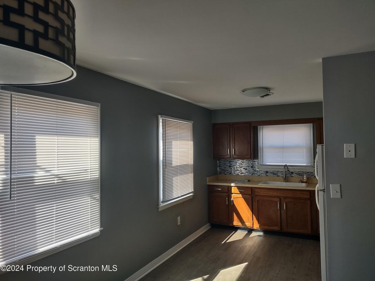 455 Main St - Photo 7 of 11