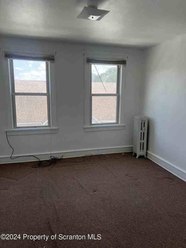 1225 S Main St - Photo 4 of 10