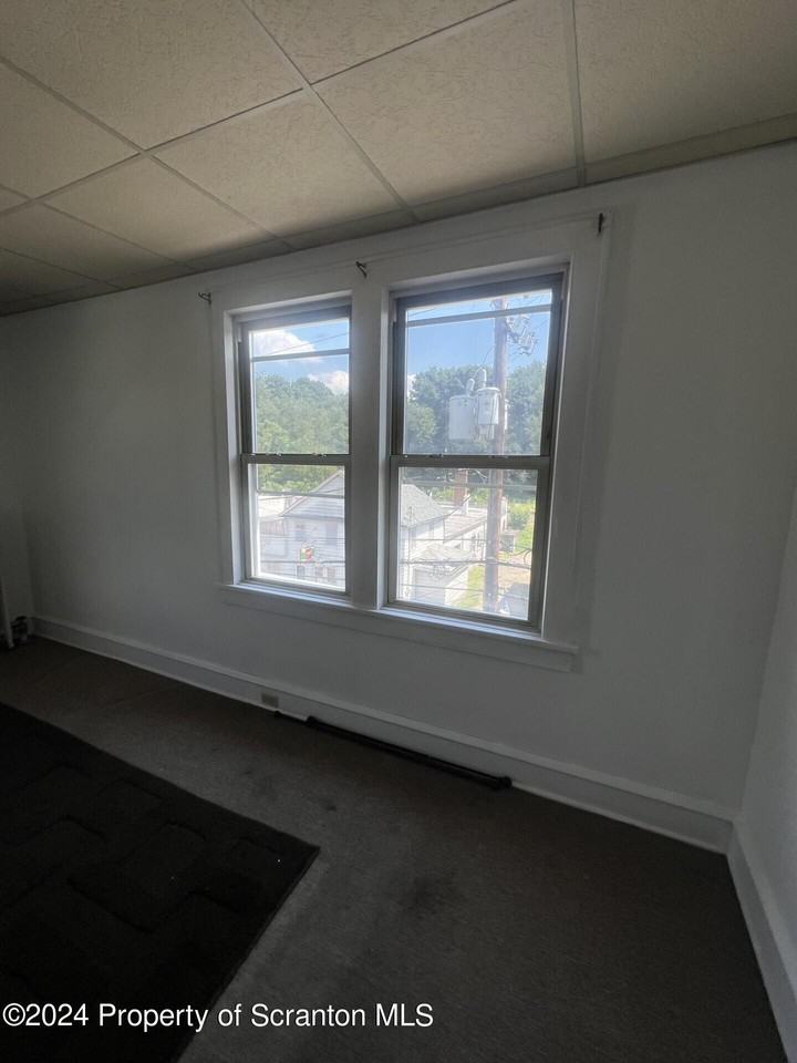 1225 S Main St - Photo 7 of 10