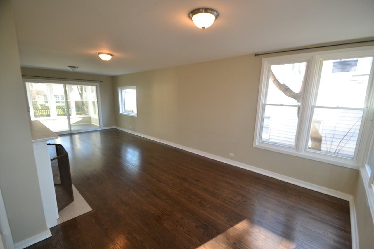9513 Lincolnwood Dr - Photo 2 of 21