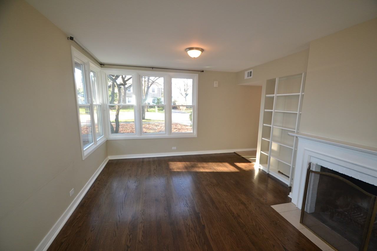 9513 Lincolnwood Dr - Photo 3 of 21