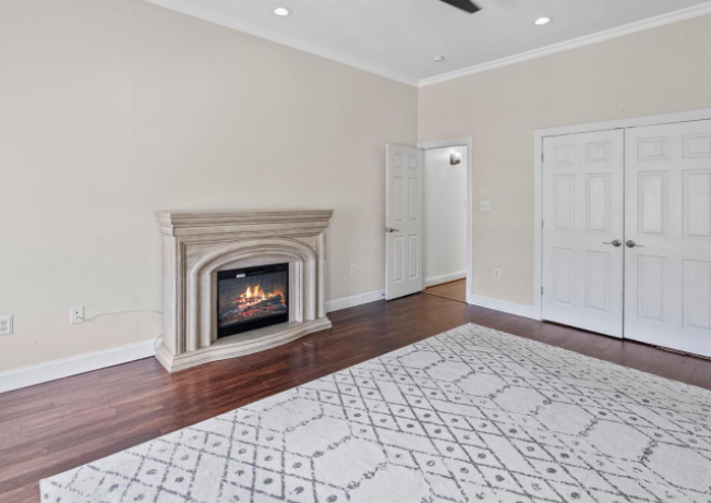 429 E 22nd St - Photo 2 of 33