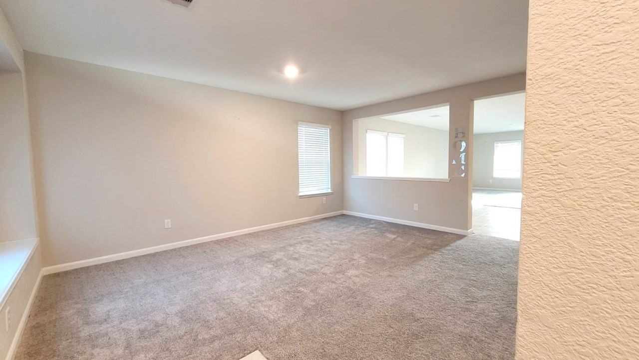 5704 Bluebonnet Ln - Photo 3 of 47