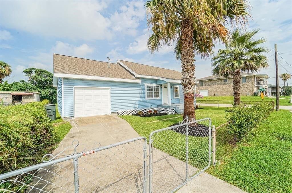 2119 67th St - Photo 2 of 19