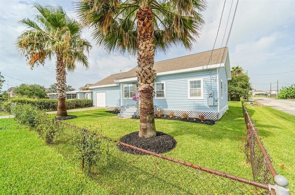 2119 67th St - Photo 3 of 19