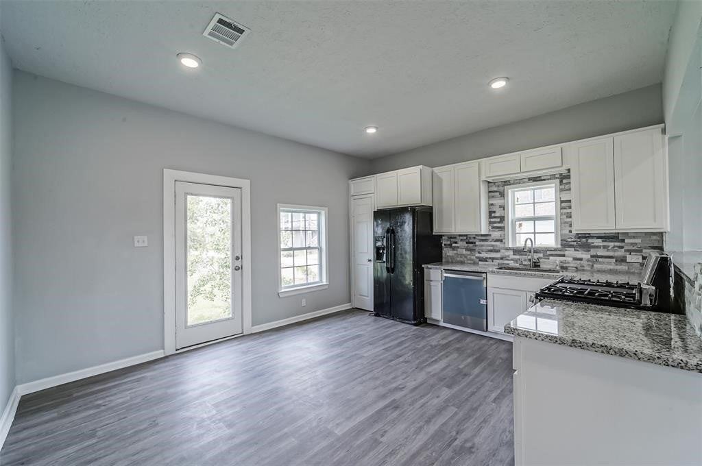 2119 67th St - Photo 6 of 19