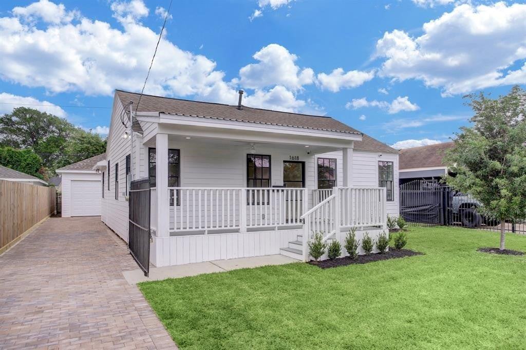 1618 Tabor St - Photo 2 of 22