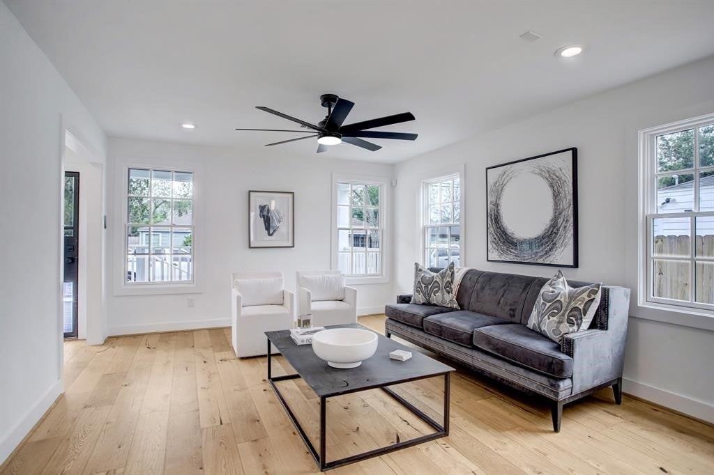 1618 Tabor St - Photo 4 of 22