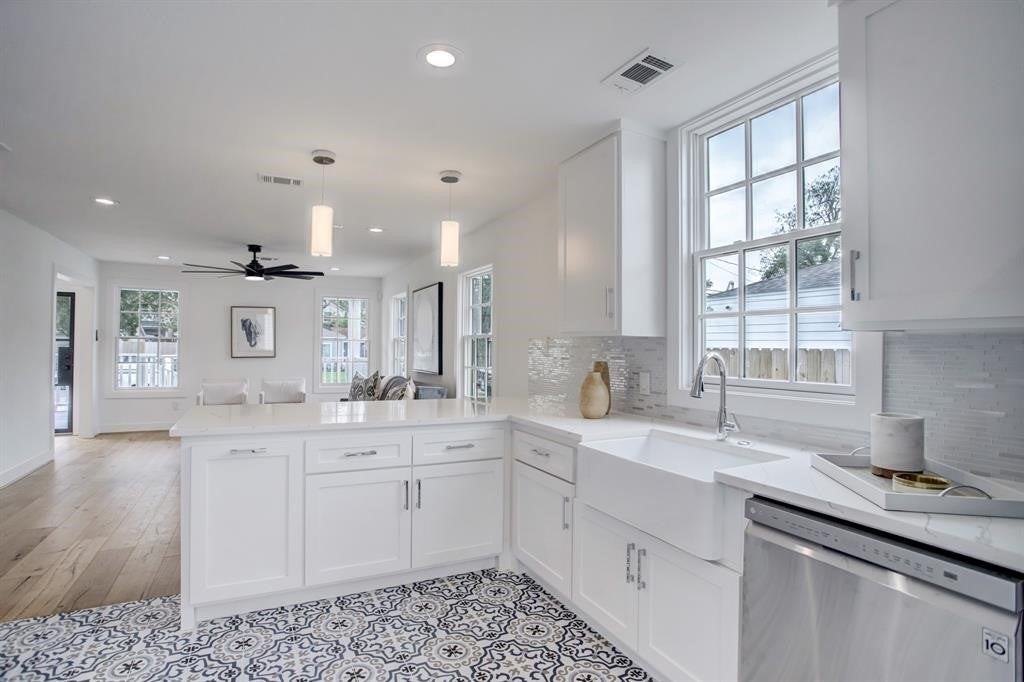 1618 Tabor St - Photo 6 of 22