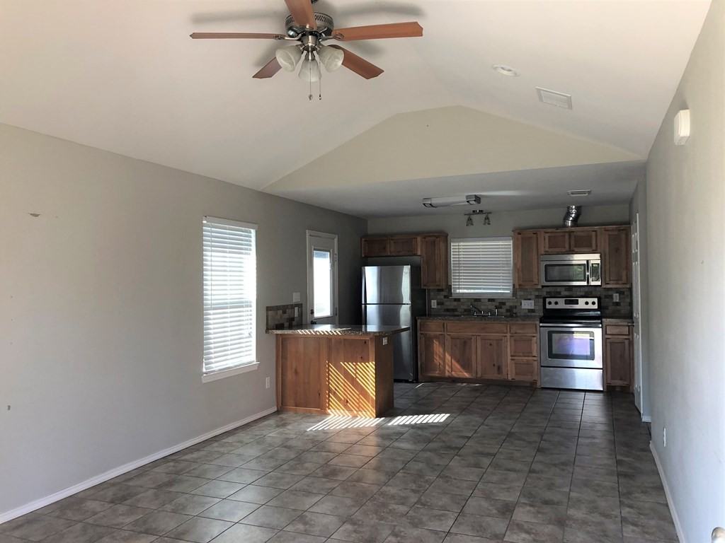 2618 Woodlawn Dr - Photo 2 of 8