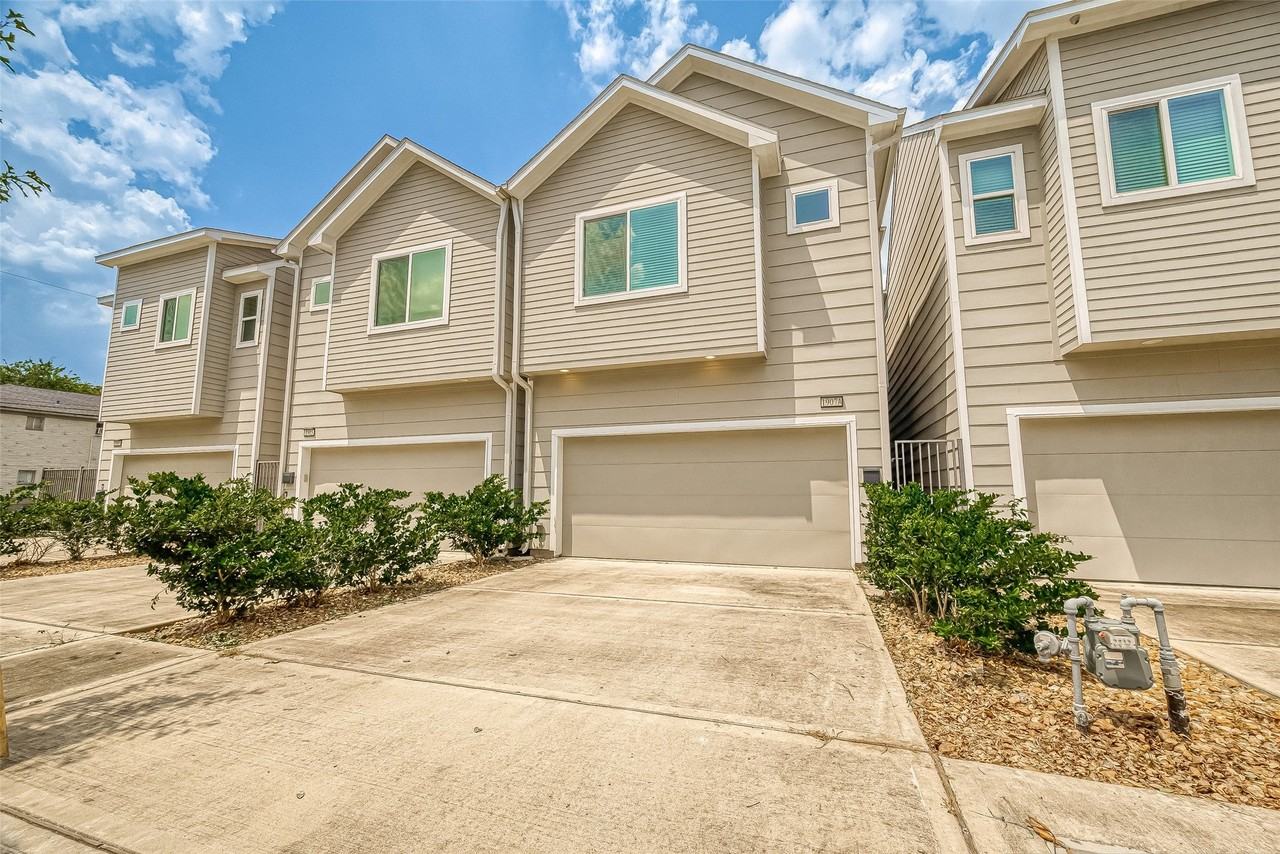 1907 Harlem St - Photo 2 of 35