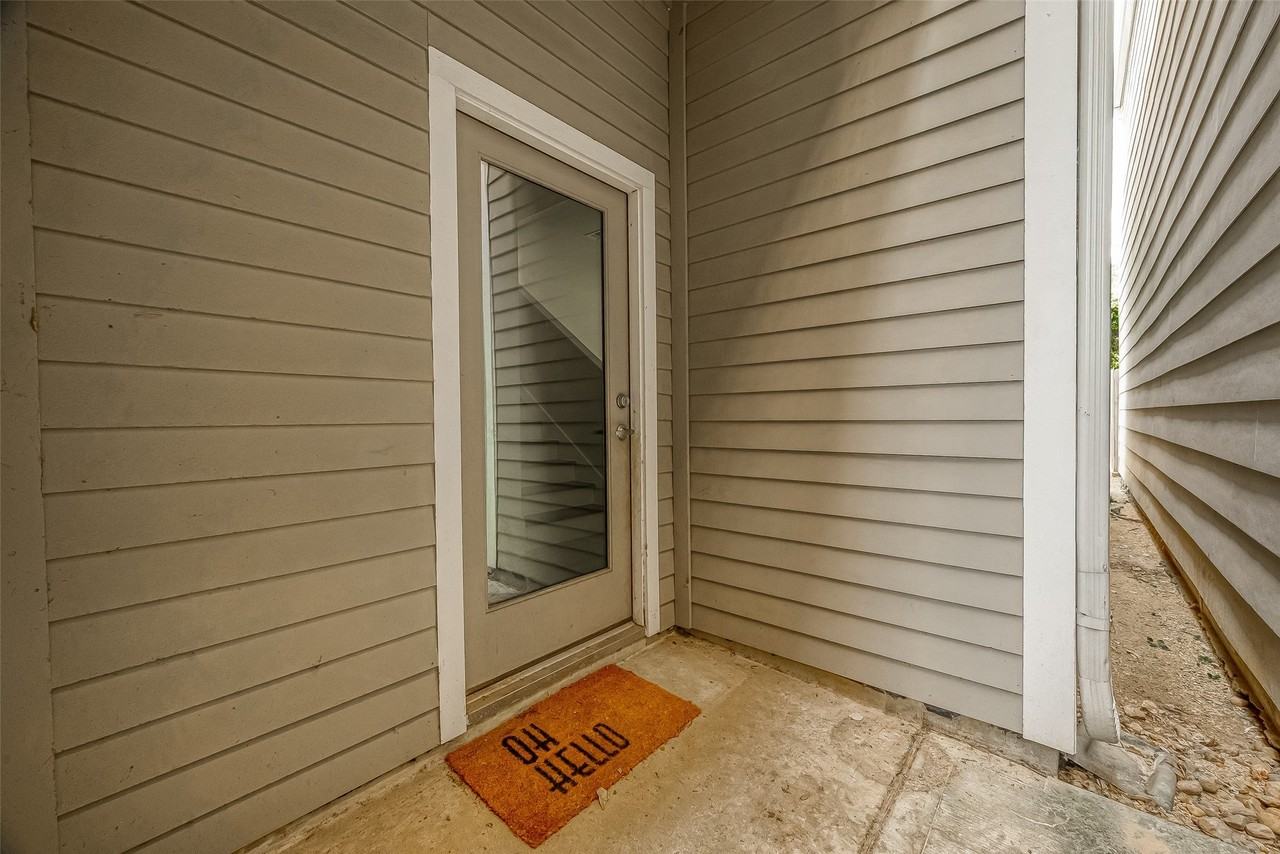 1907 Harlem St - Photo 3 of 35