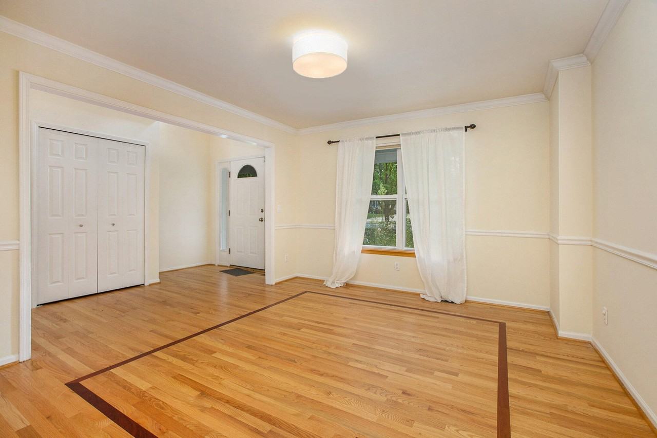 339 Hunters Trl - Photo 2 of 18