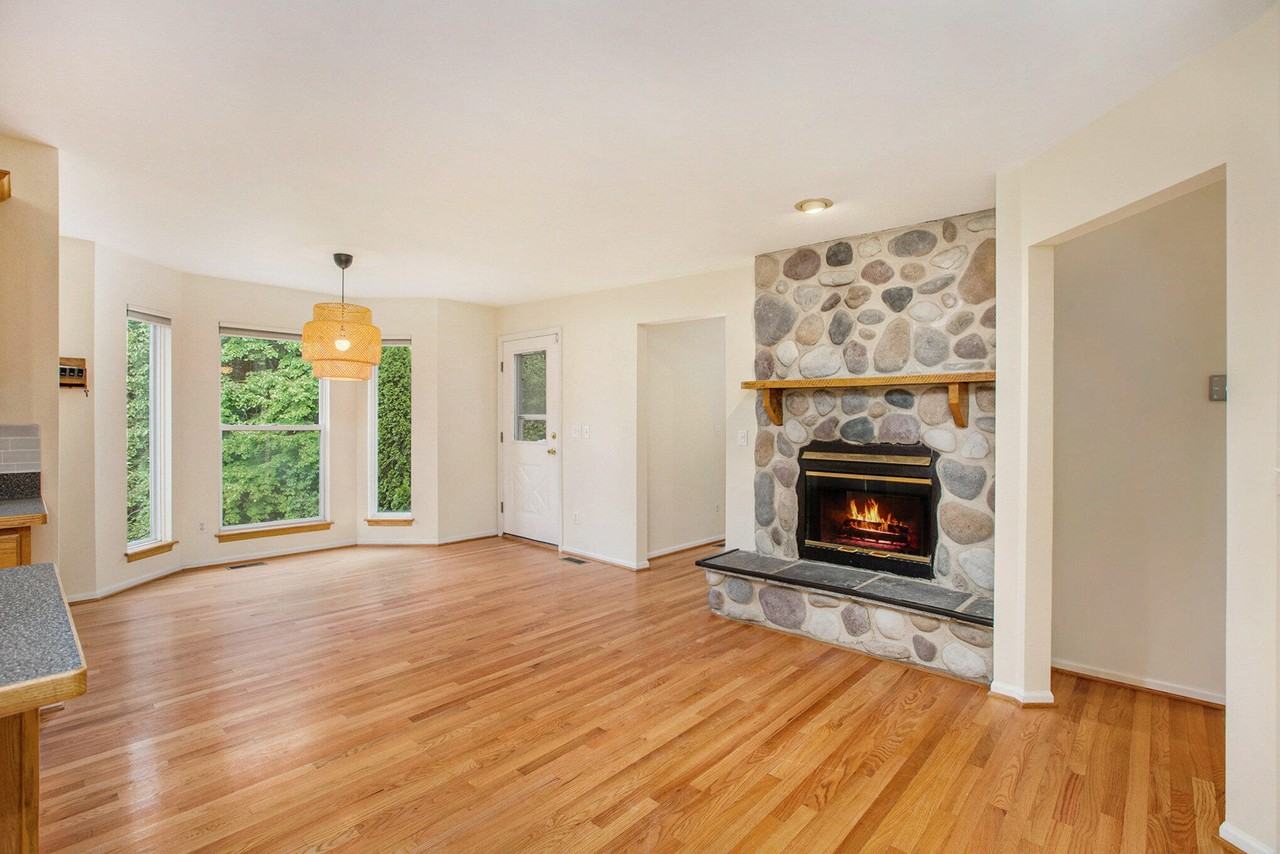 339 Hunters Trl - Photo 4 of 18