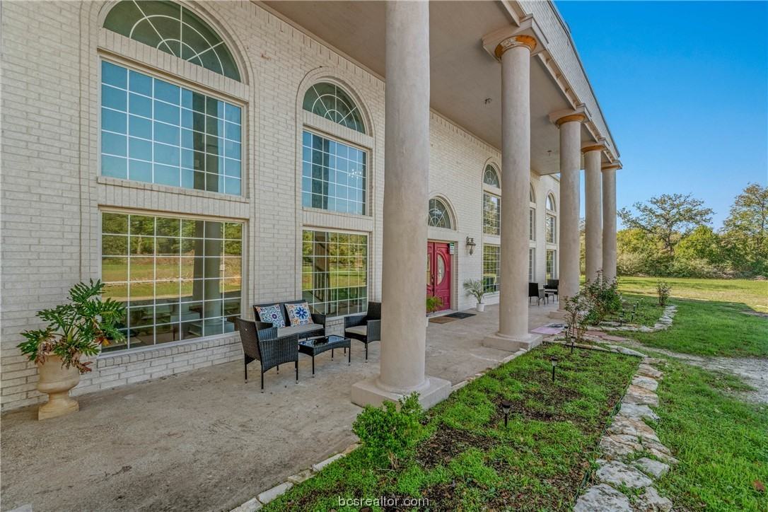 19 Ranchero Rd - Photo 2 of 37