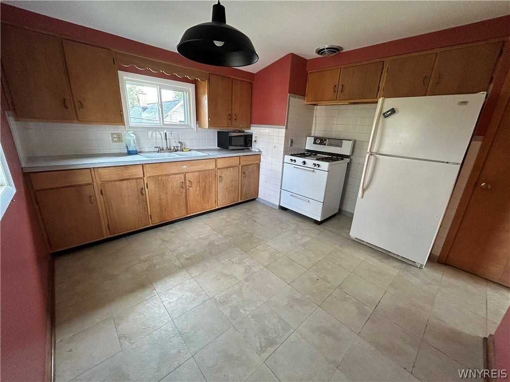 1201 George Urban Blvd - Photo 3 of 12