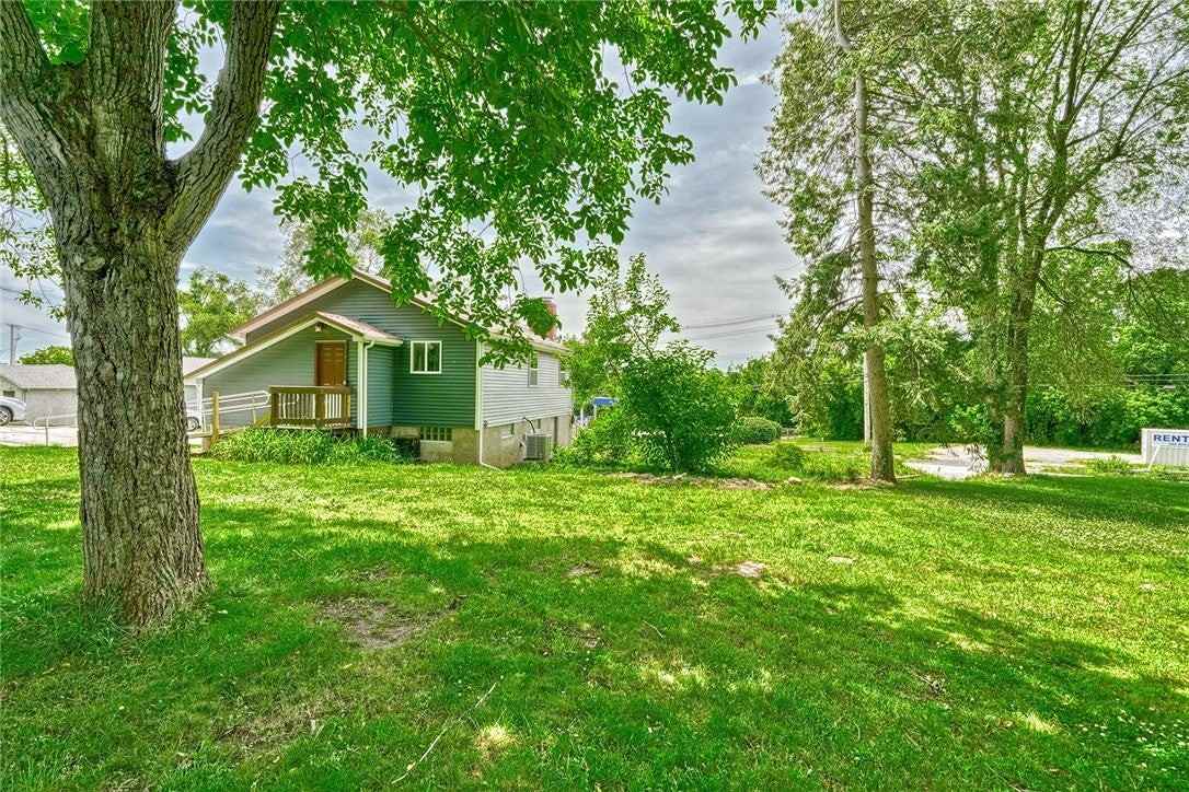 256 Macedon Center Rd - Photo 4 of 33