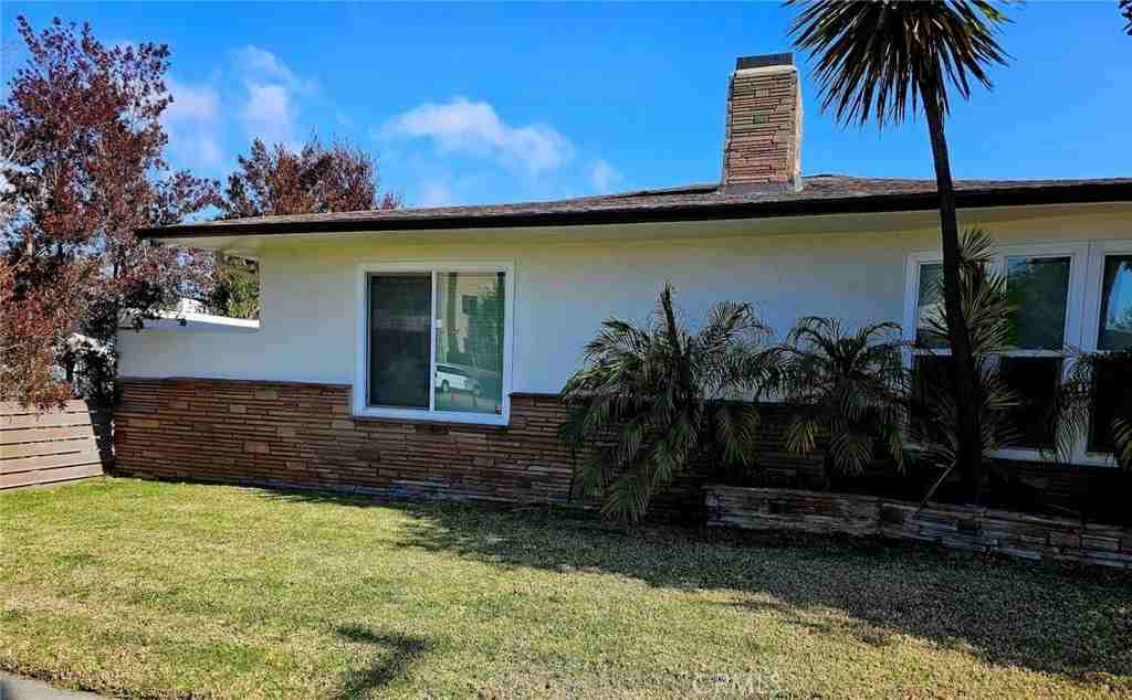 5259 Angeles Vista Blvd - Photo 4 of 42