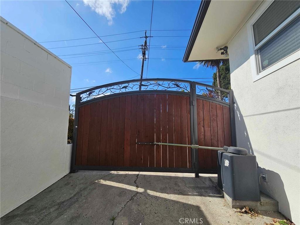 5259 Angeles Vista Blvd - Photo 6 of 42