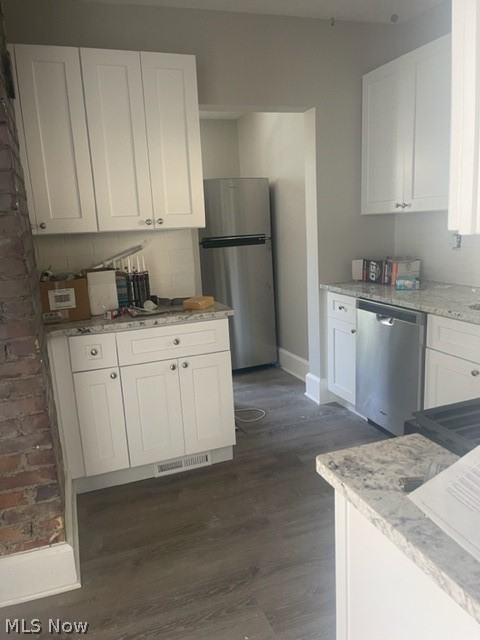 407 Kenyon Ave - Photo 3 of 21