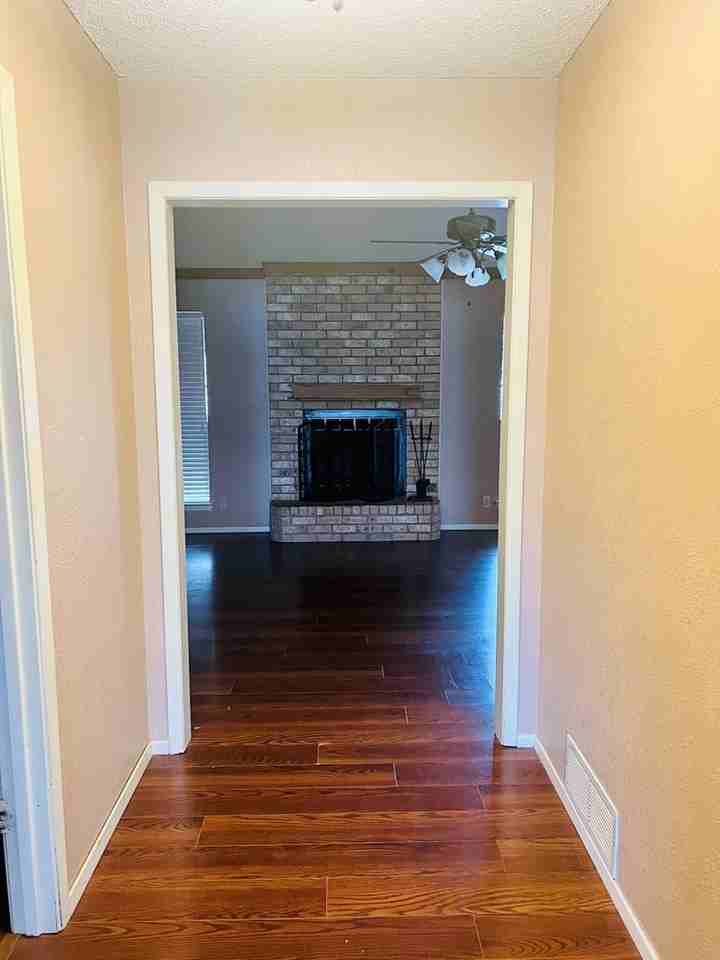 4710 Royal Oak Dr - Photo 2 of 20